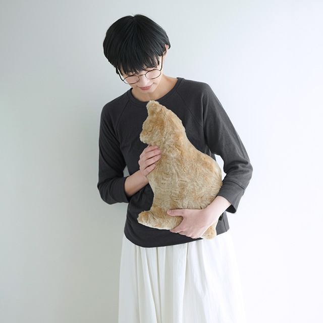 「ふわふわの猫型クッション」Fabrico NEKO