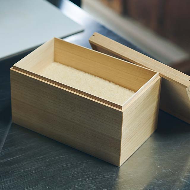 調湿できる桐の食品保存箱