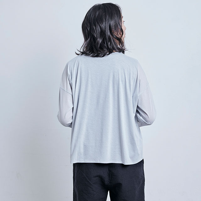 やわらかなドレープが涼しげに揺らぐワイドなシルエット
