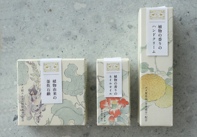日本画のような繊細な絵柄のパッケージ